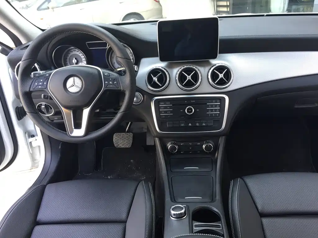 Mercedes-Benz GLA 2015 GLA 200 Fashion