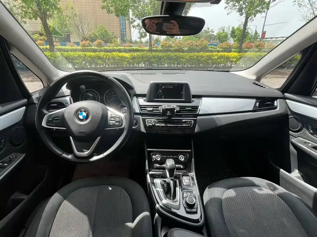 BMW 2 Series Active Tourer — миниатюра 6