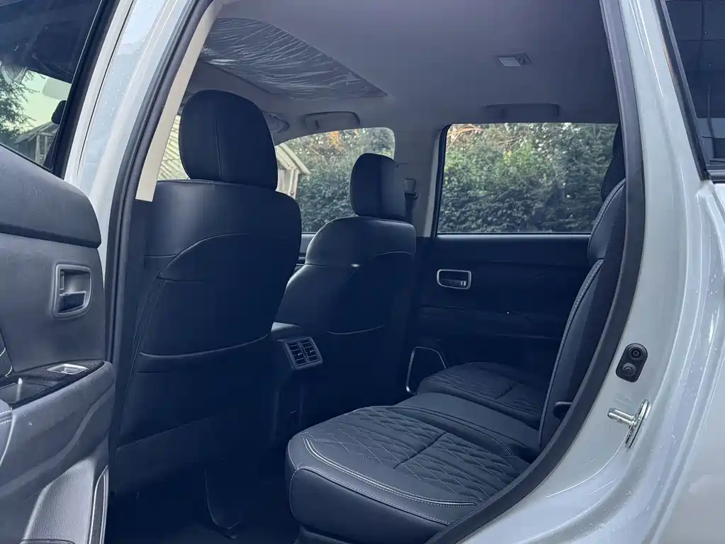 Mitsubishi Outlander — миниатюра 11