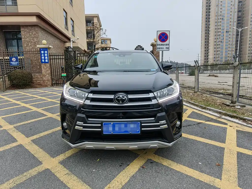 TOYOTA HIGHLANDER