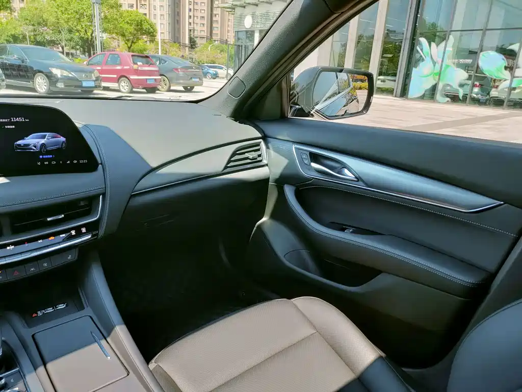 Cadillac CT5 — миниатюра 25