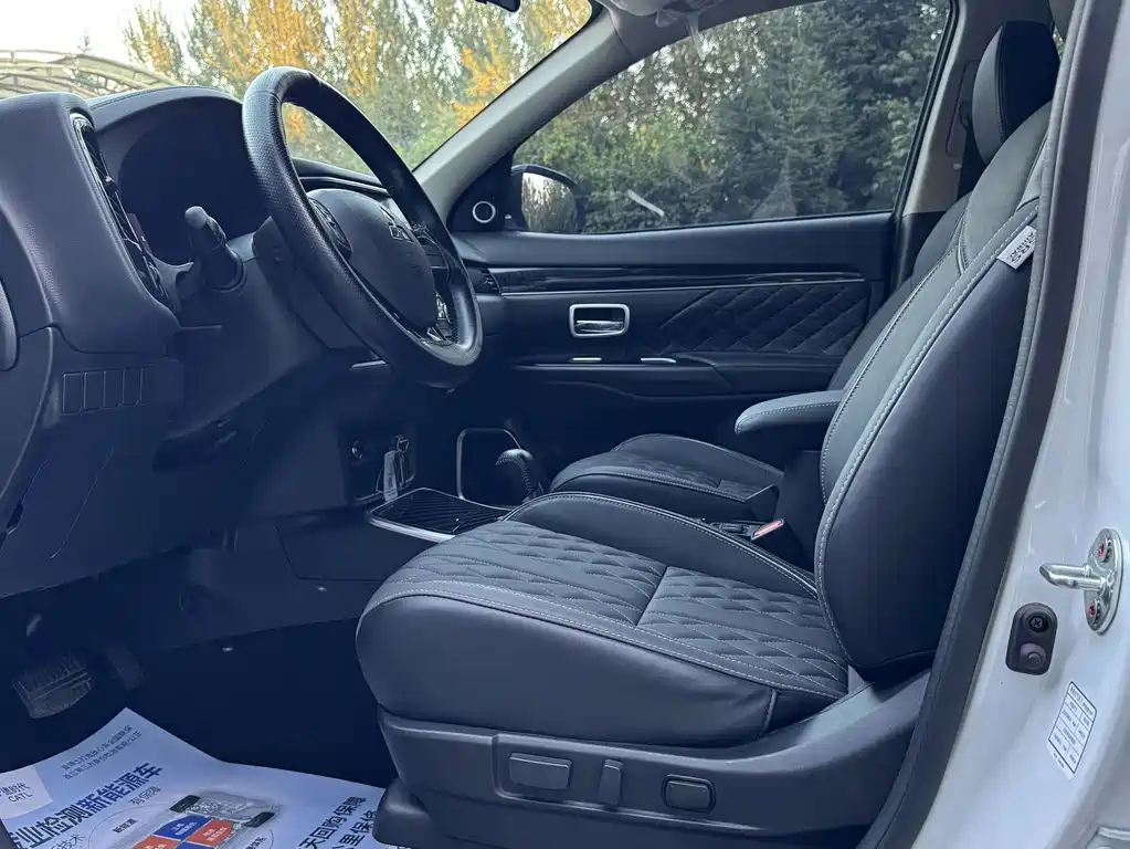 Mitsubishi Outlander — миниатюра 9