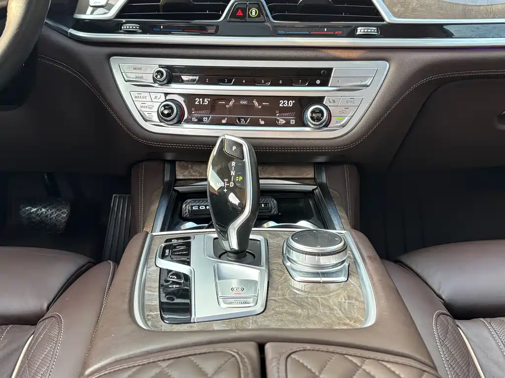 BMW 7 Series — миниатюра 19