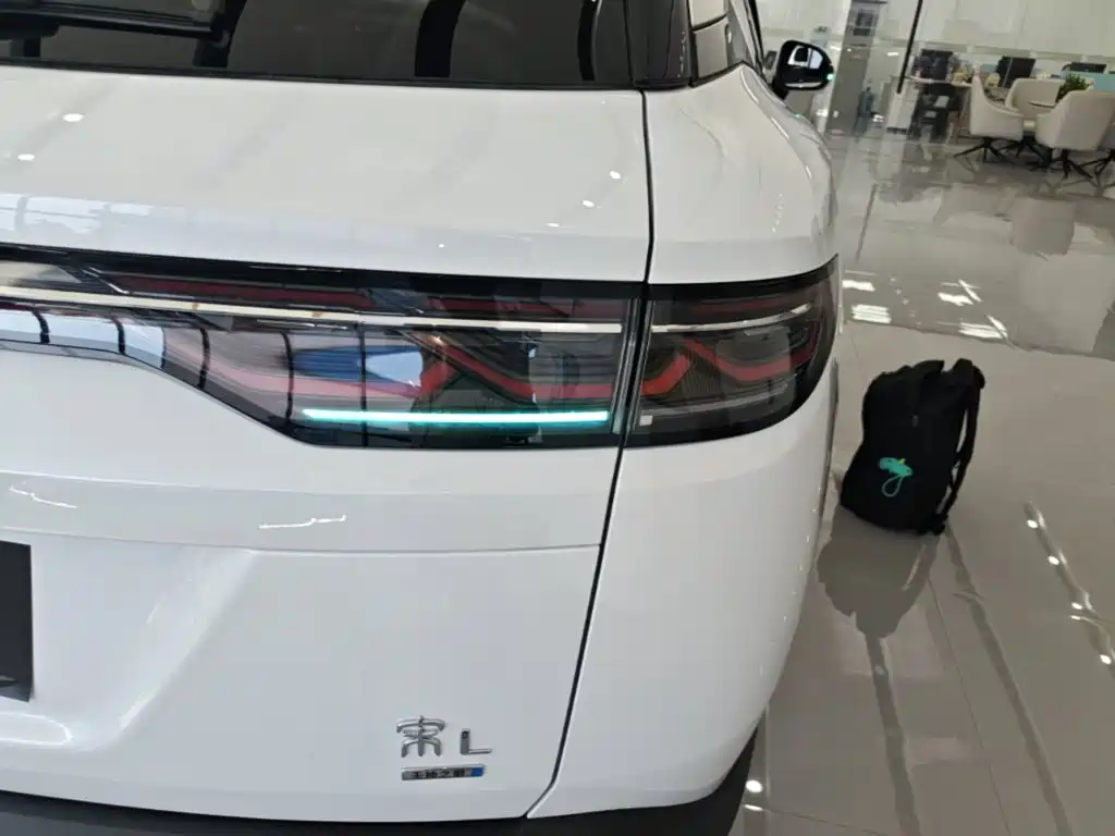 Заказать BYD L DM-i 2026 года за 2 667 819 ₽  из Китая