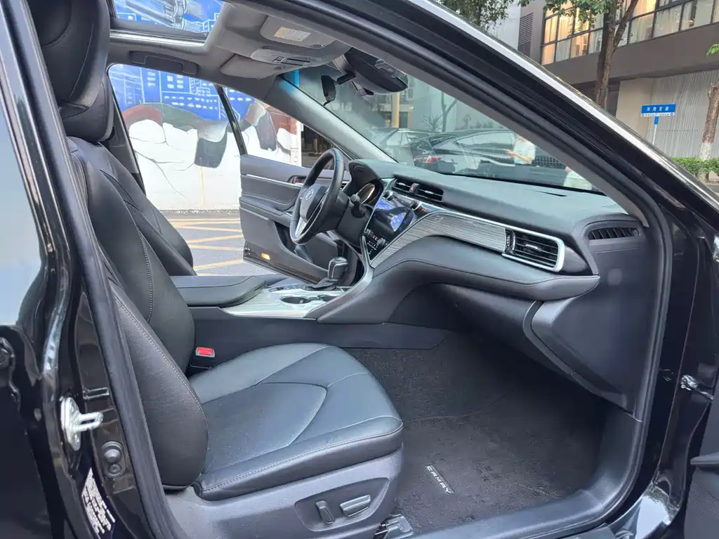 Toyota Camry — миниатюра 8