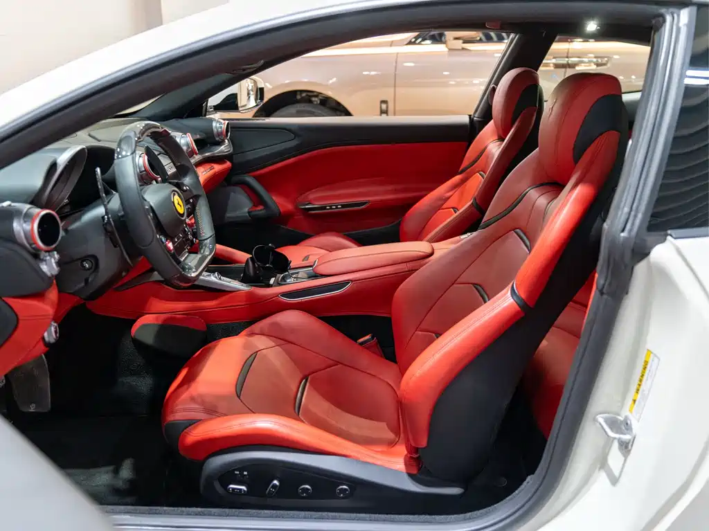 Ferrari GTC4Lusso — миниатюра 15