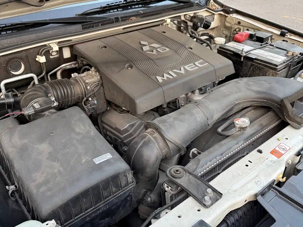 Mitsubishi Pajero (Import) — миниатюра 23