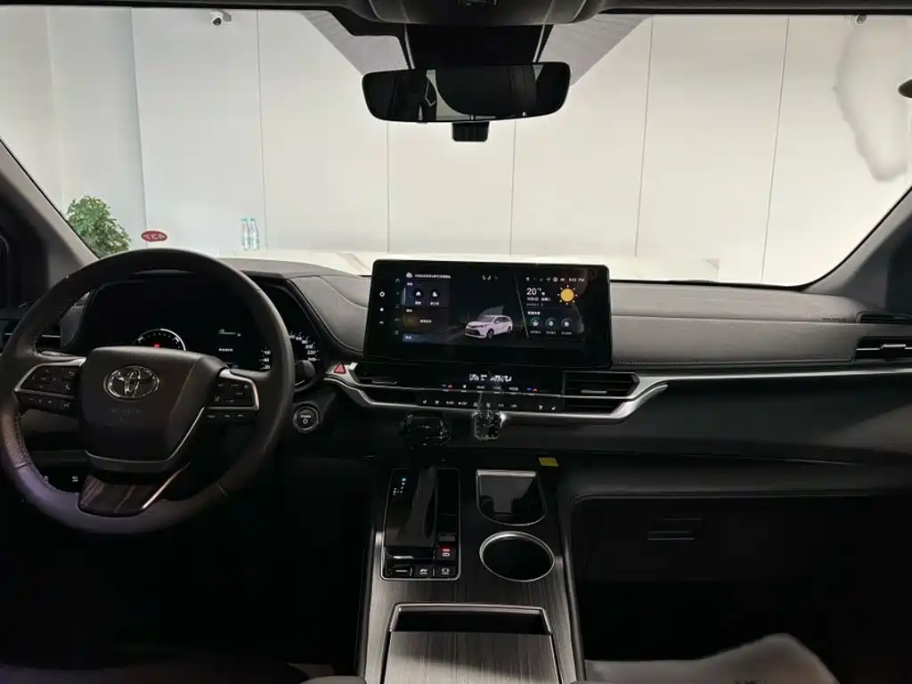 Toyota Sienna — миниатюра 14