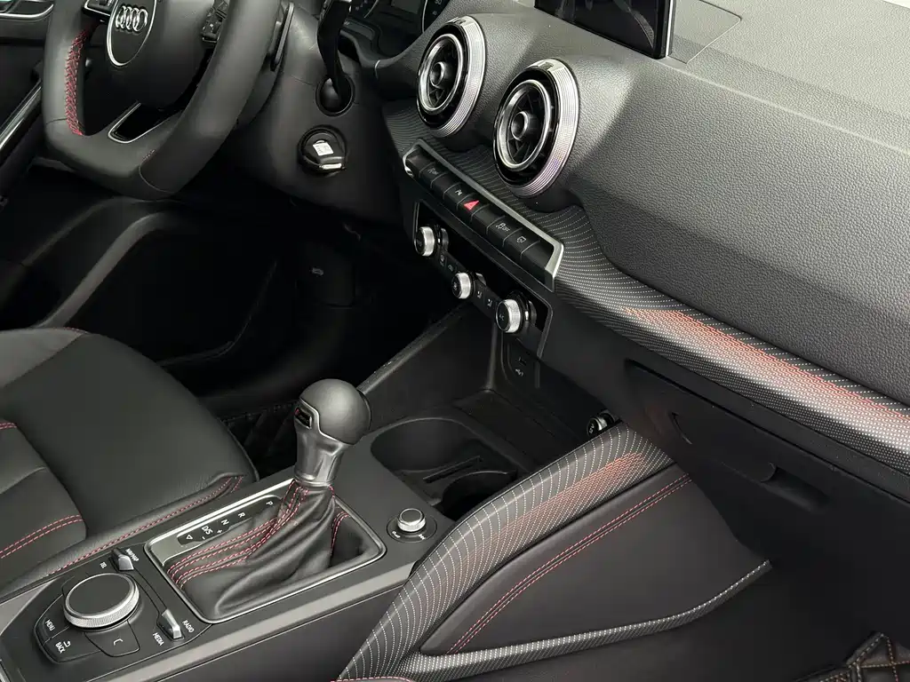 Audi Q2L — миниатюра 11