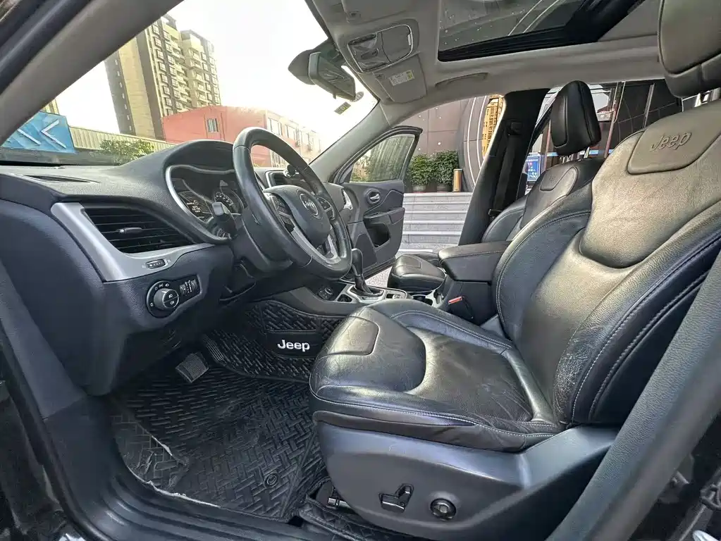 Jeep Cherokee — миниатюра 7