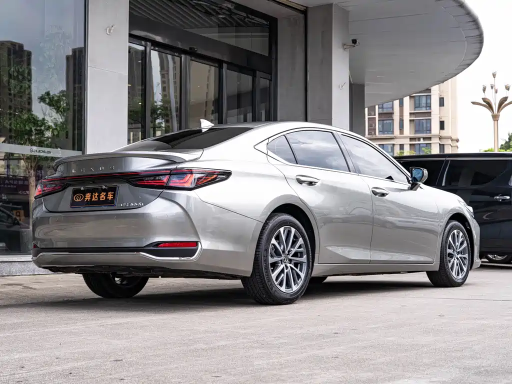 Lexus ES 2025 300h Premium