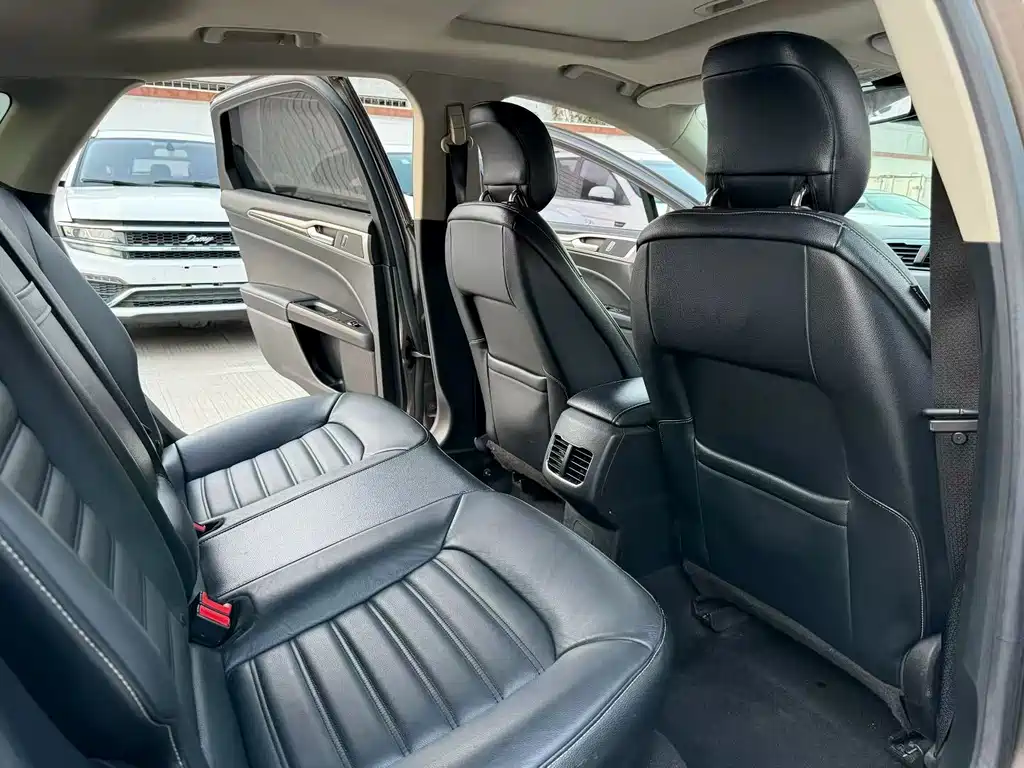 Ford Mondeo — миниатюра 6