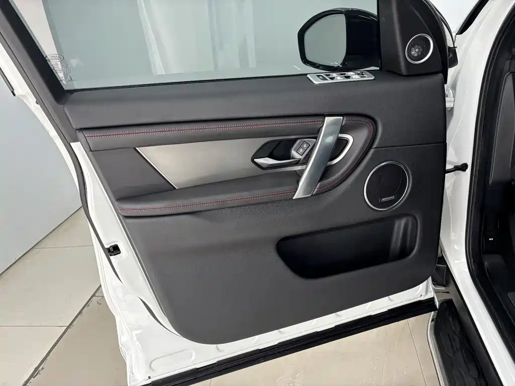 Land Rover Discovery Sport — миниатюра 10
