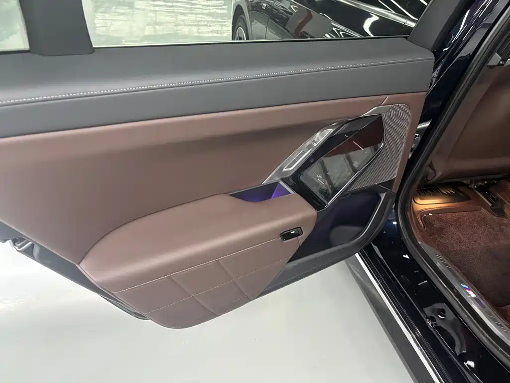 BMW 7 Series — миниатюра 4