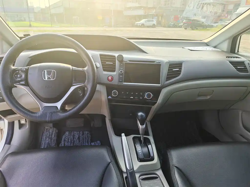 Honda Civic — миниатюра 8