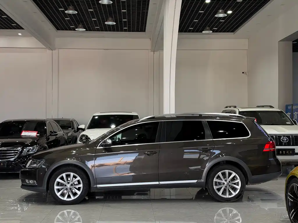 Volkswagen Magotan (Import) — миниатюра 4