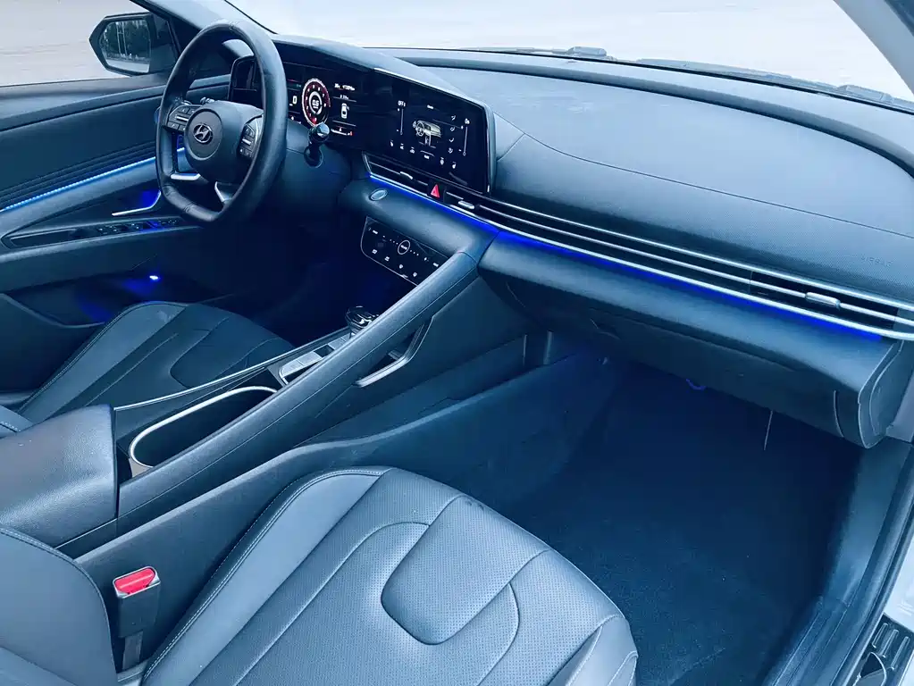 Hyundai Elantra 2022 1.5L CVT LUX Luxury