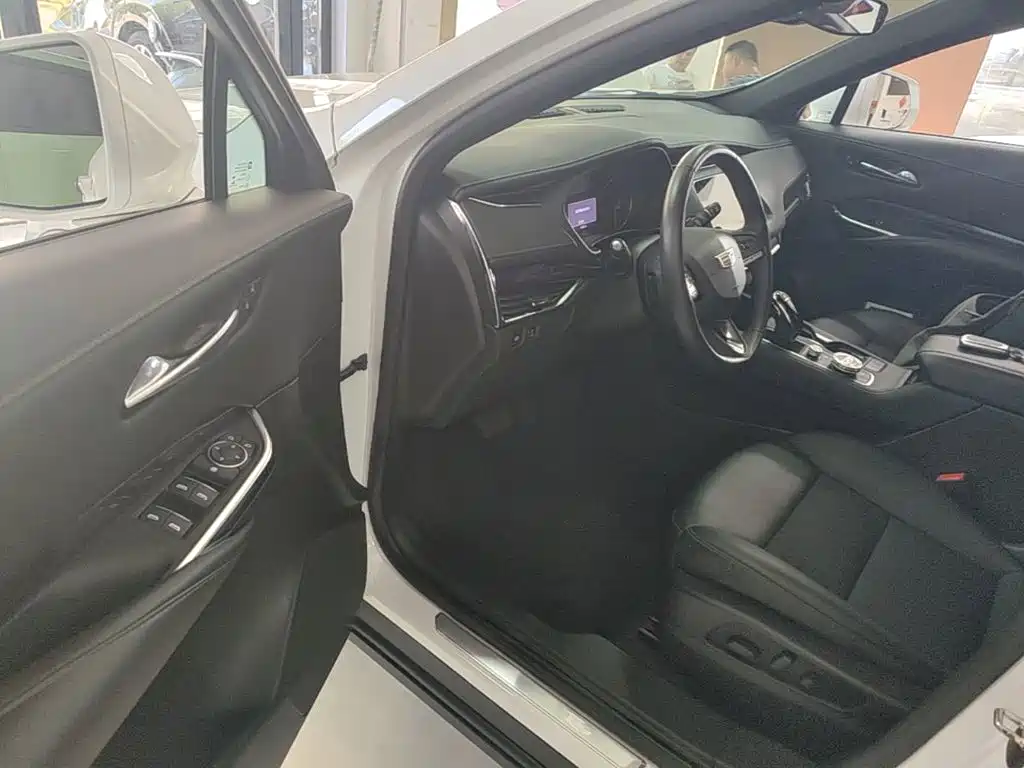 Cadillac XT4 — миниатюра 16