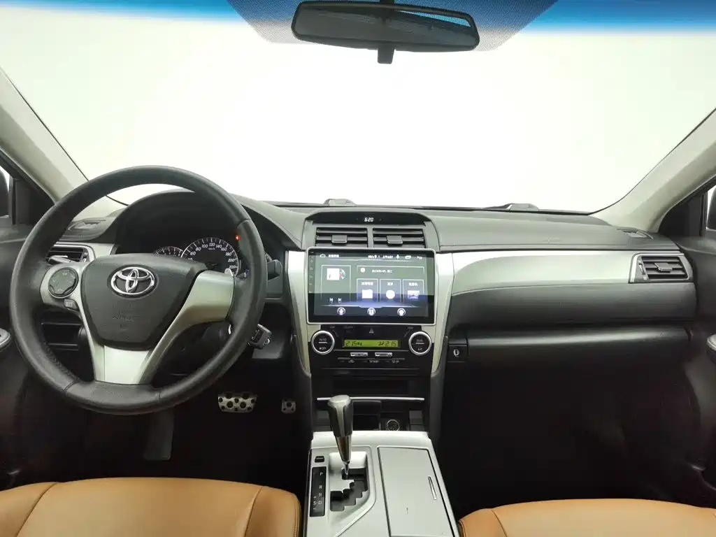 Toyota Camry — миниатюра 5