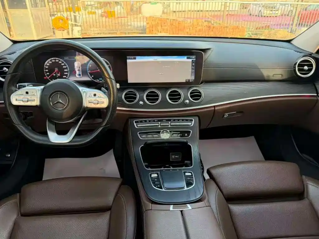 MERCEDES-BENZ E CLASS