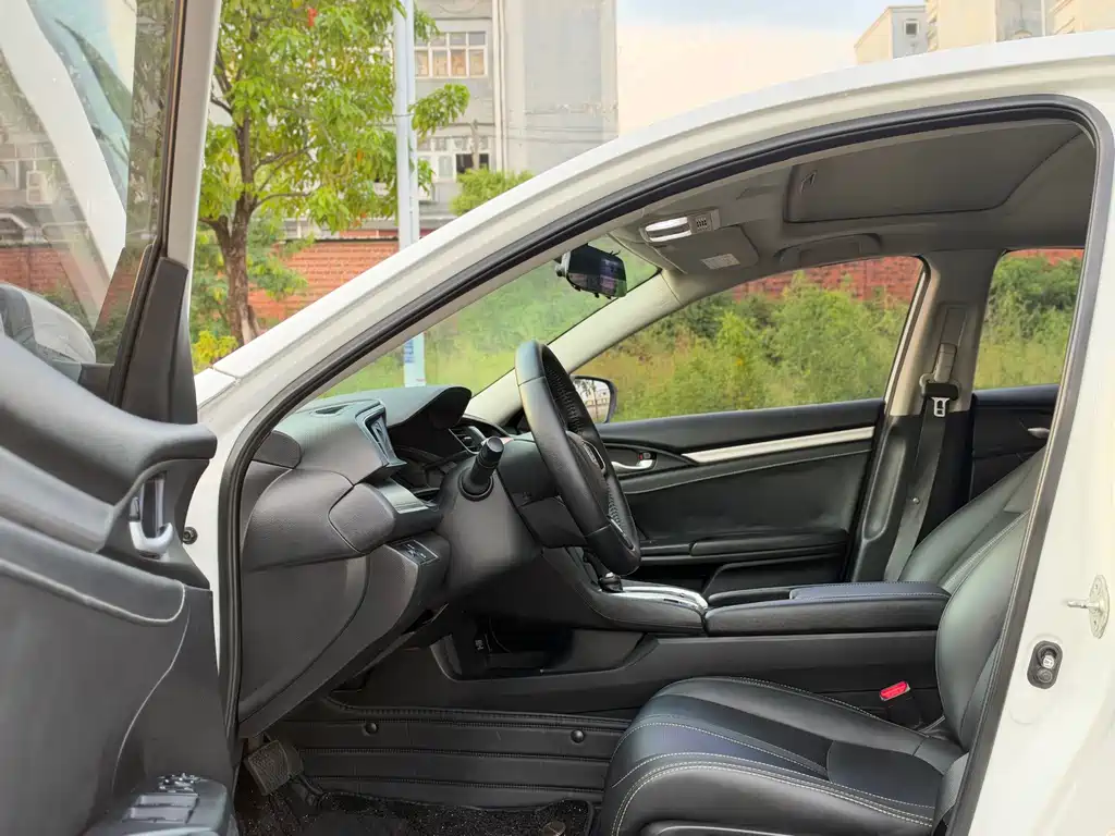 Honda Civic — миниатюра 9
