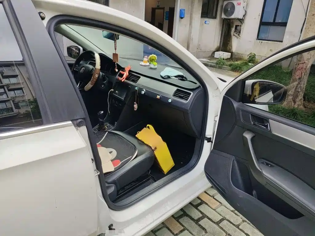 Skoda Rapid Spaceback — миниатюра 18