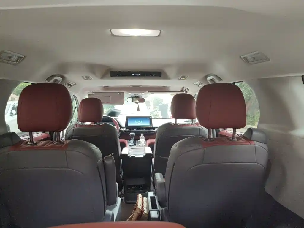 Toyota Granvia — миниатюра 9