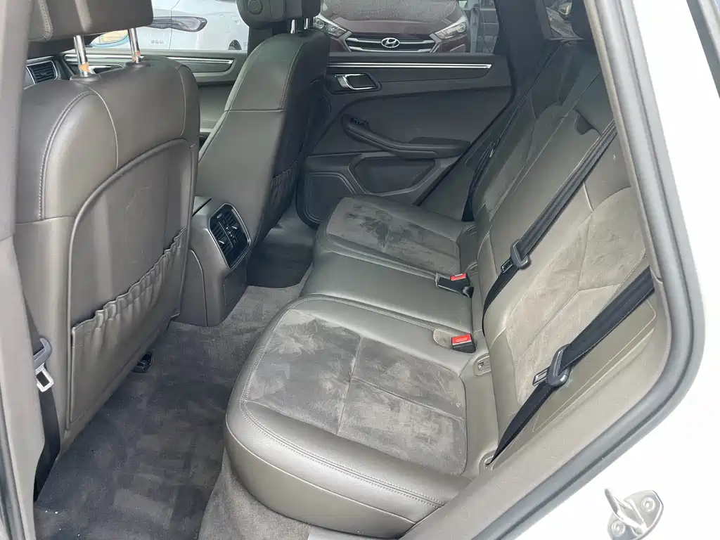 Porsche Macan — миниатюра 6