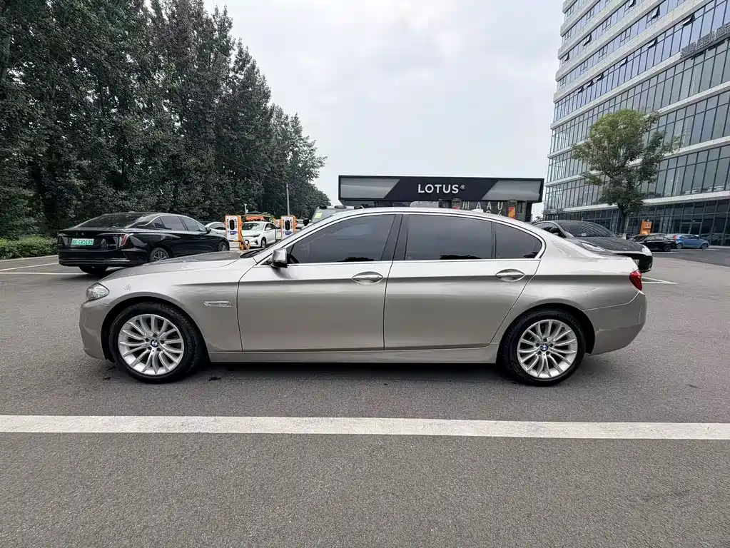 BMW 5 Series — миниатюра 16