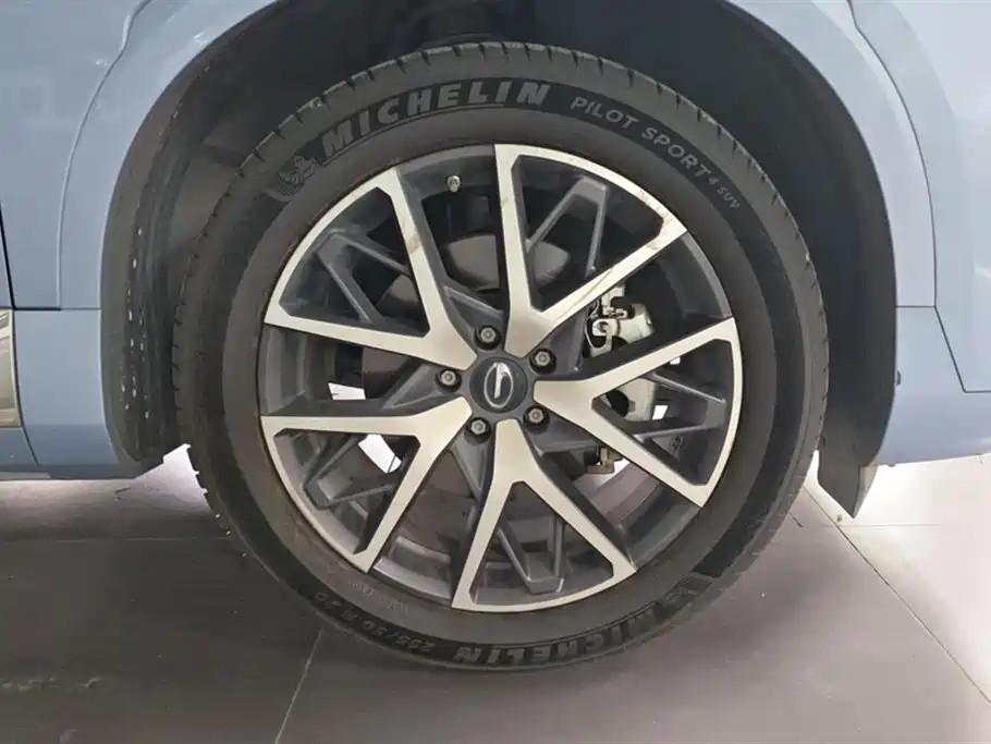 GAC GS8 2022 2.0TM Luxury （ мест）