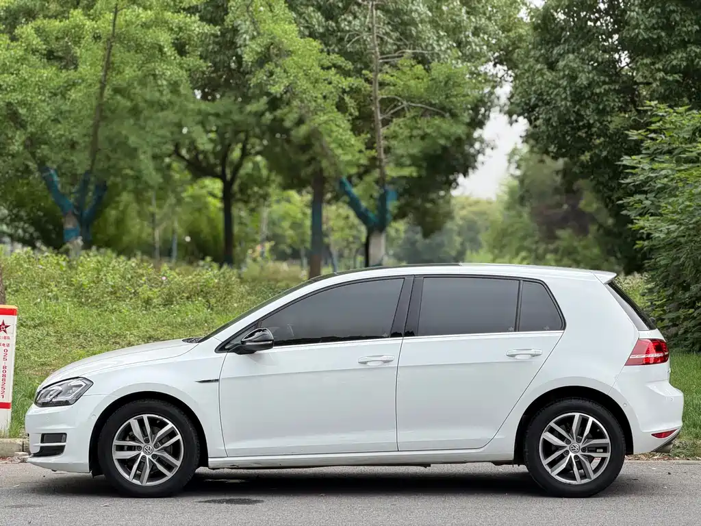 Volkswagen Golf 2017 230TSI AT Luxury