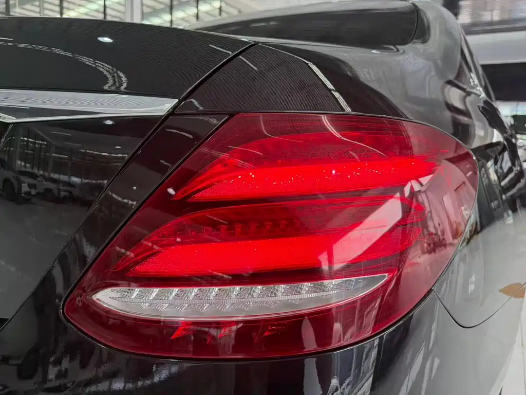 Mercedes-Benz E-Class — миниатюра 11