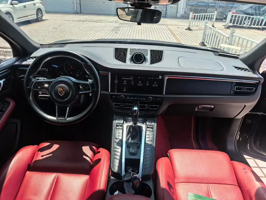 Porsche Macan — миниатюра 7