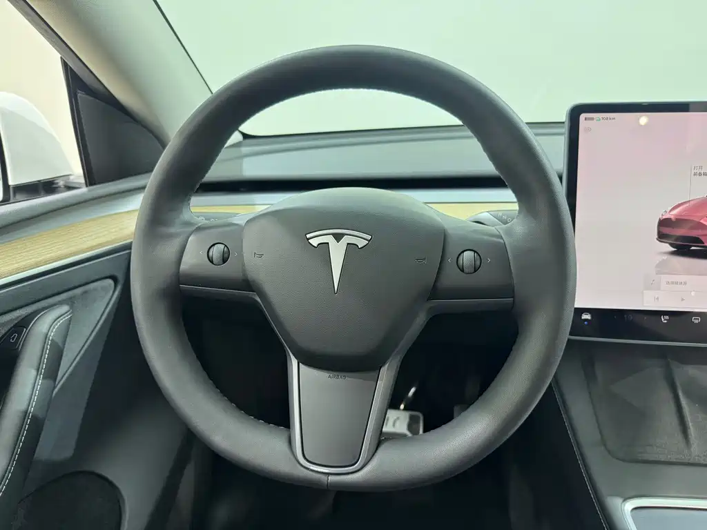 Tesla Model Y — миниатюра 17