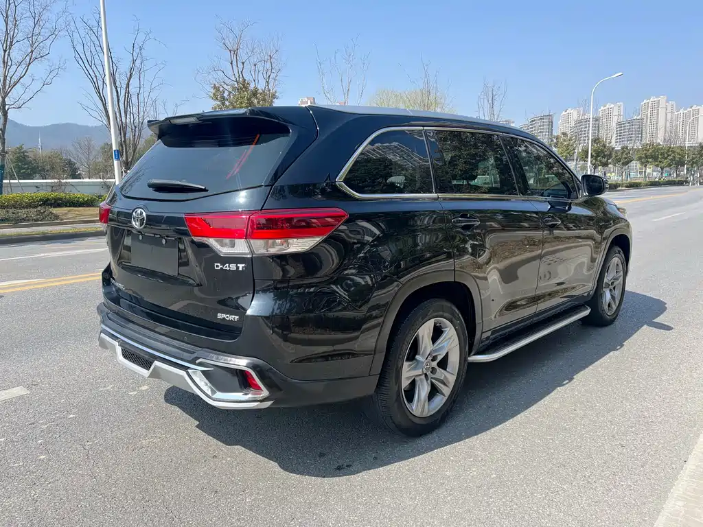Toyota Highlander 2021 2.0T Luxury 7 мест