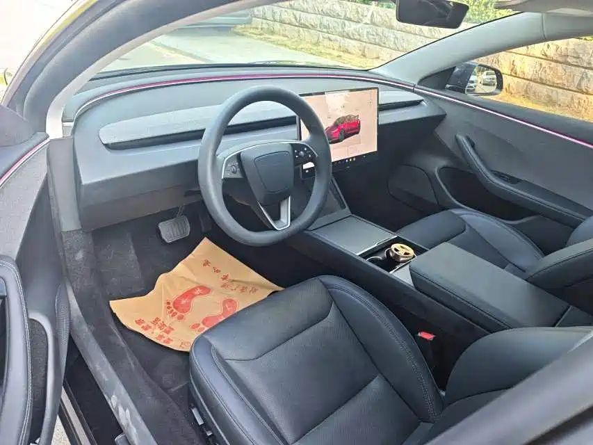 Tesla Model 3 — миниатюра 5