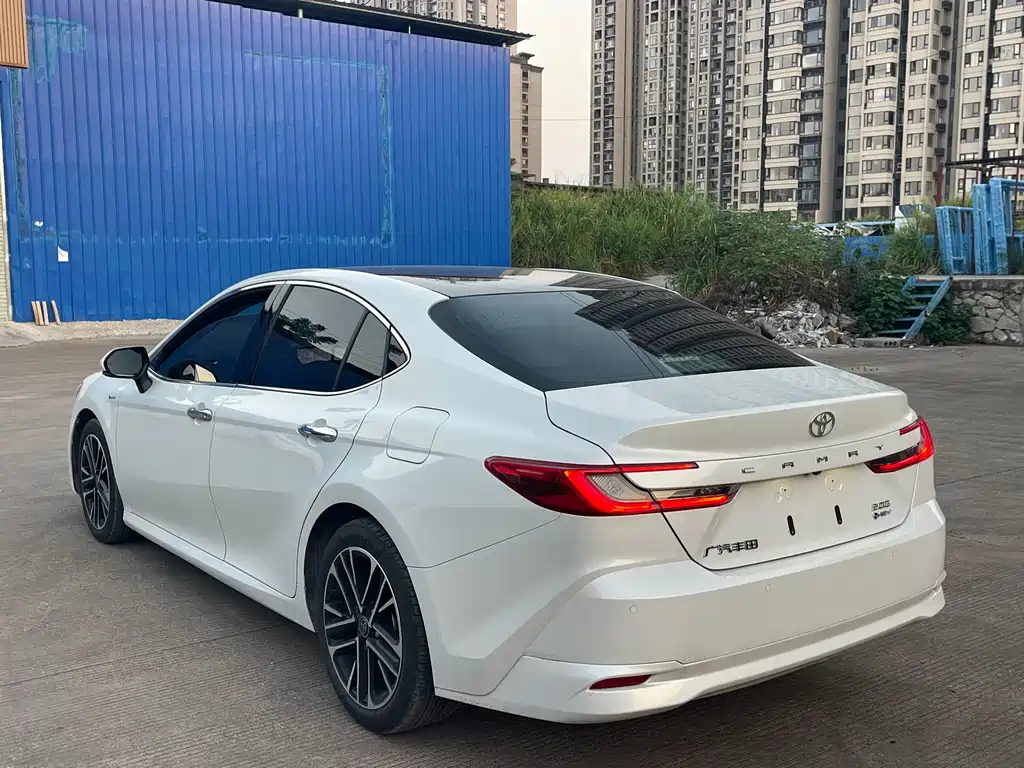 Toyota Camry — миниатюра 6