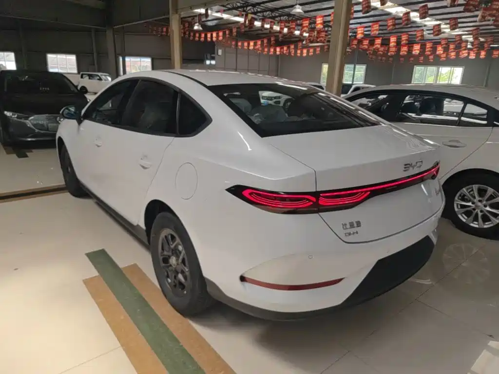 BYD Qin Plus PLUS 2025 DM-i Smart Drive 128KM
