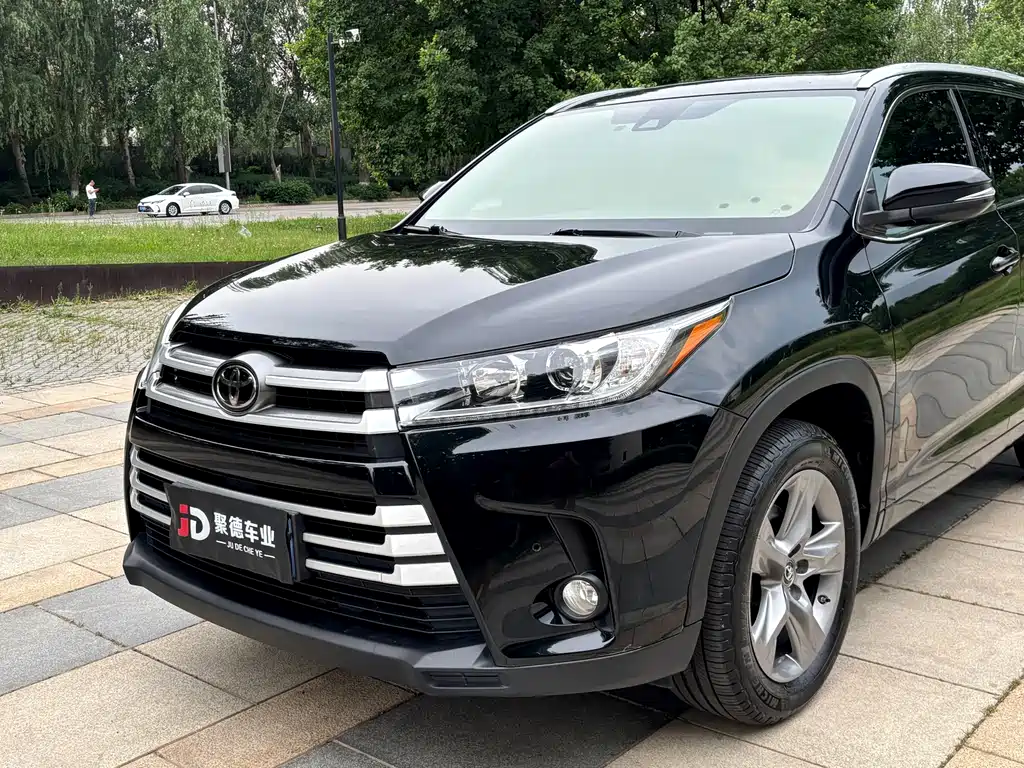 Toyota Highlander 2021 2.0T Luxury 7 мест