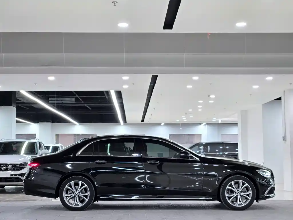 Mercedes-Benz E-Class — миниатюра 8