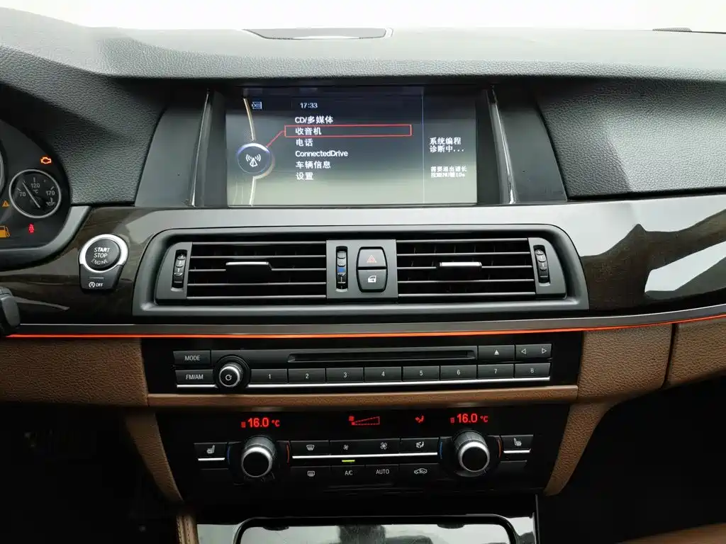 BMW 5 Series — миниатюра 12