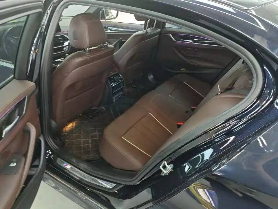 BMW 5 Series — миниатюра 6