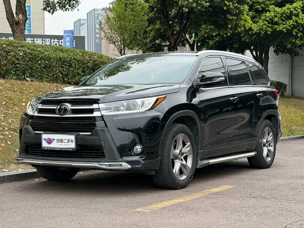TOYOTA HIGHLANDER