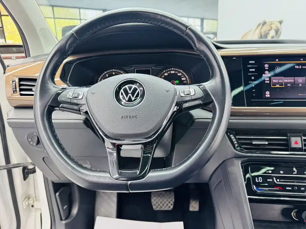 Volkswagen Tharu 2021 280TSI Luxury