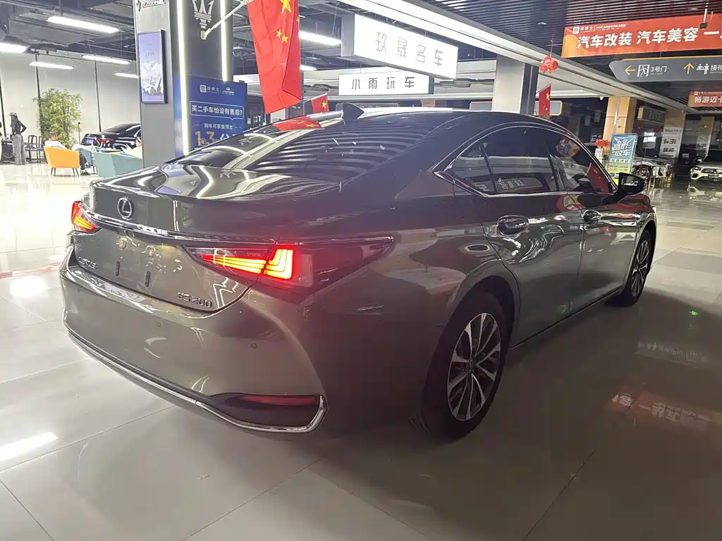 Lexus ES — миниатюра 9