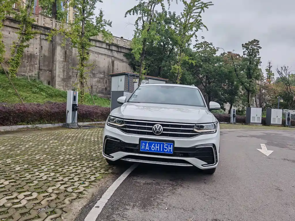 Volkswagen Tiguan L — миниатюра 2