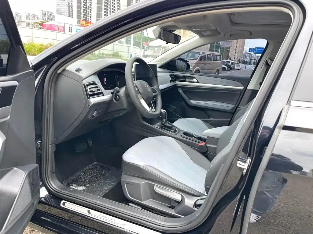 Volkswagen Lavida — миниатюра 4