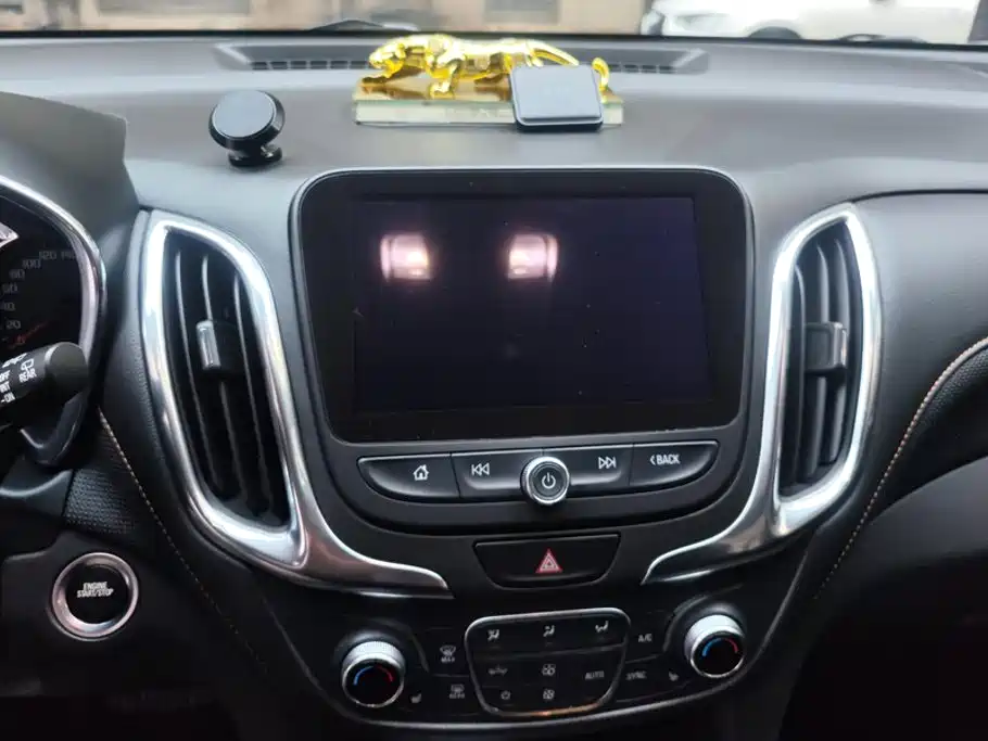 Chevrolet Equinox — миниатюра 13