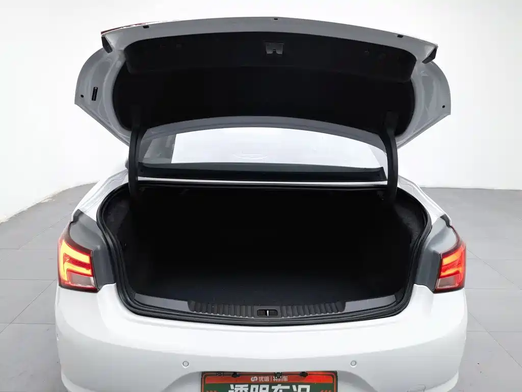 Buick Verano — миниатюра 16