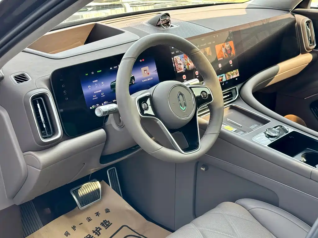 AITO ASK THE WORLD M9